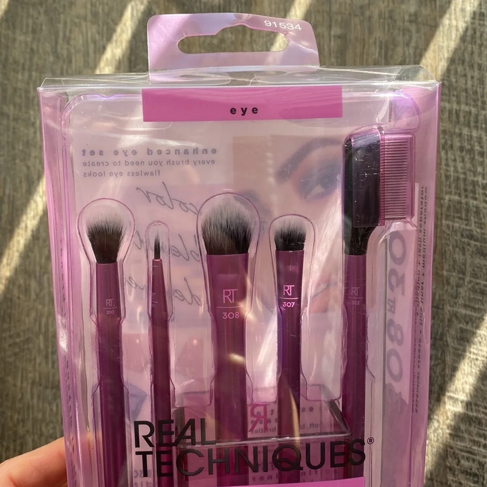 Real Techniques Enhanced Eye Eyeshadow Brush Set + Brush Holder Organizer